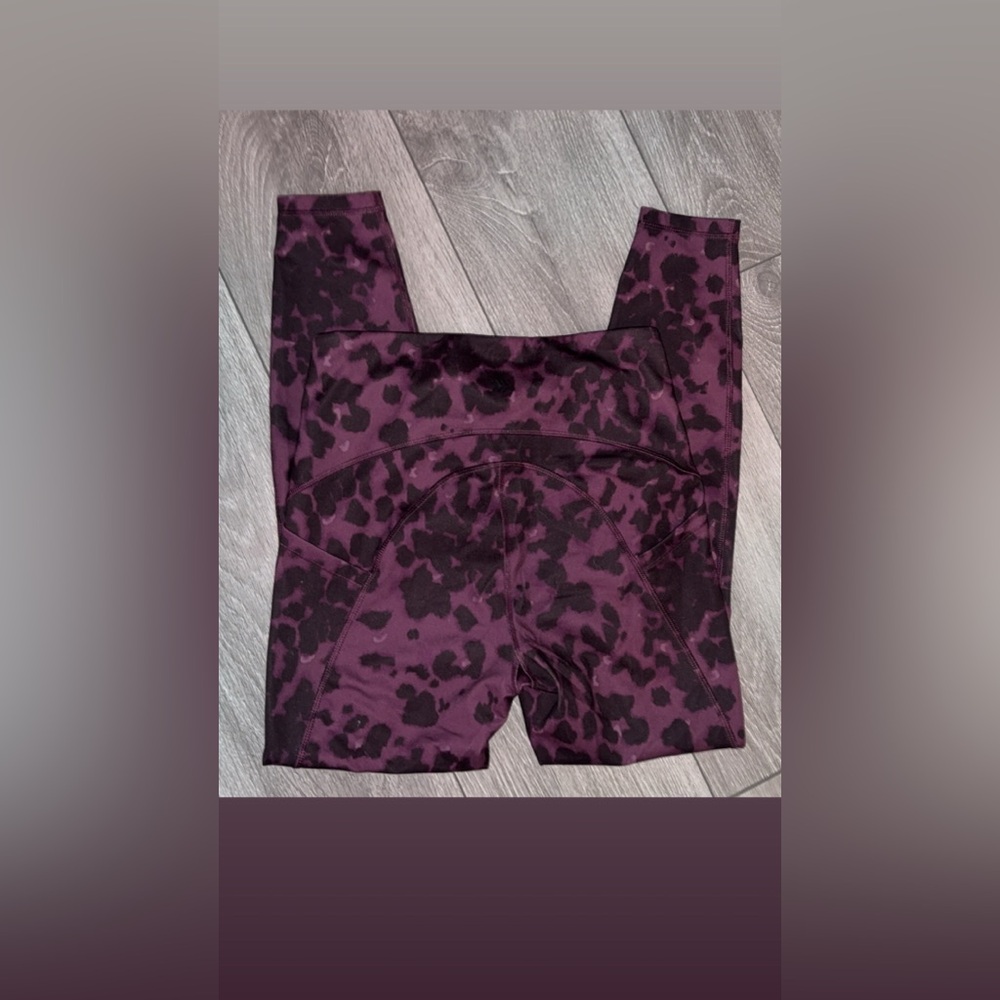 All In Motion Medium Athletic Leggings Purple & Black Animal Print Pockets EUC - Picture 2 of 7